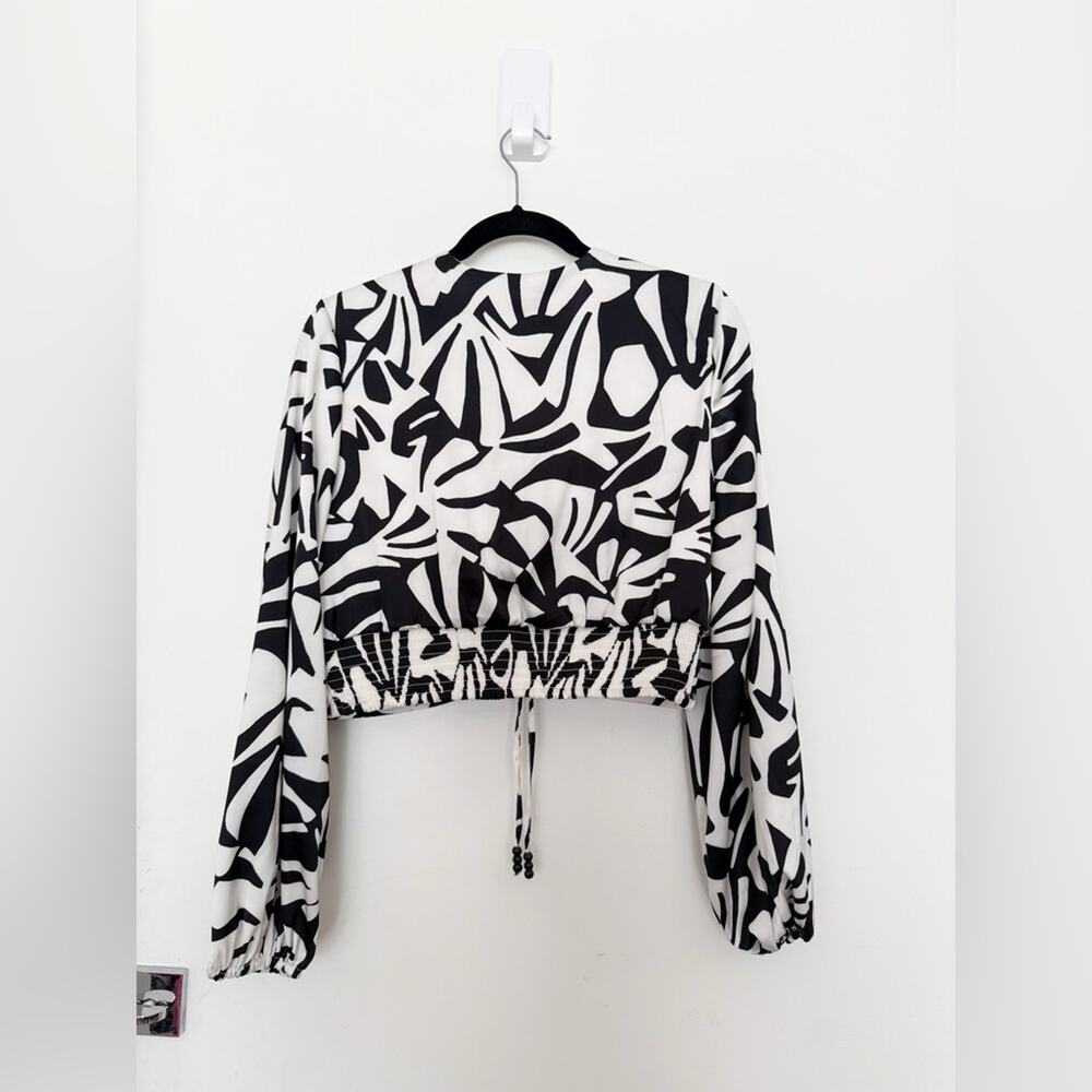 Caroline Constas Black and White Tropical Geometric Keyhole Cut Out Blouse Large - Picture 6 of 6